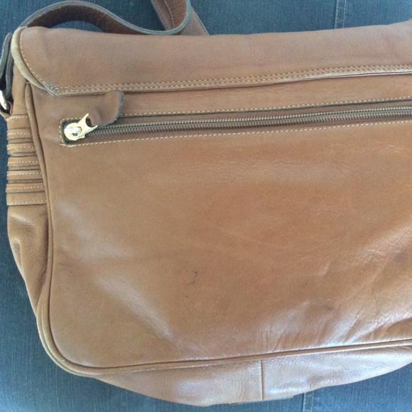 Vintage Ugo Santini Leather Crossbody Bag - Picture 3 of 8
